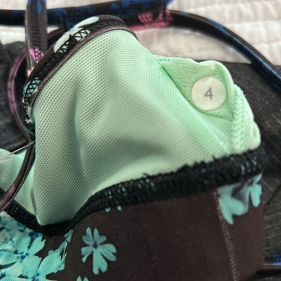 Lululemon Roll Out Tank Size 4 - Picture 4 of 5